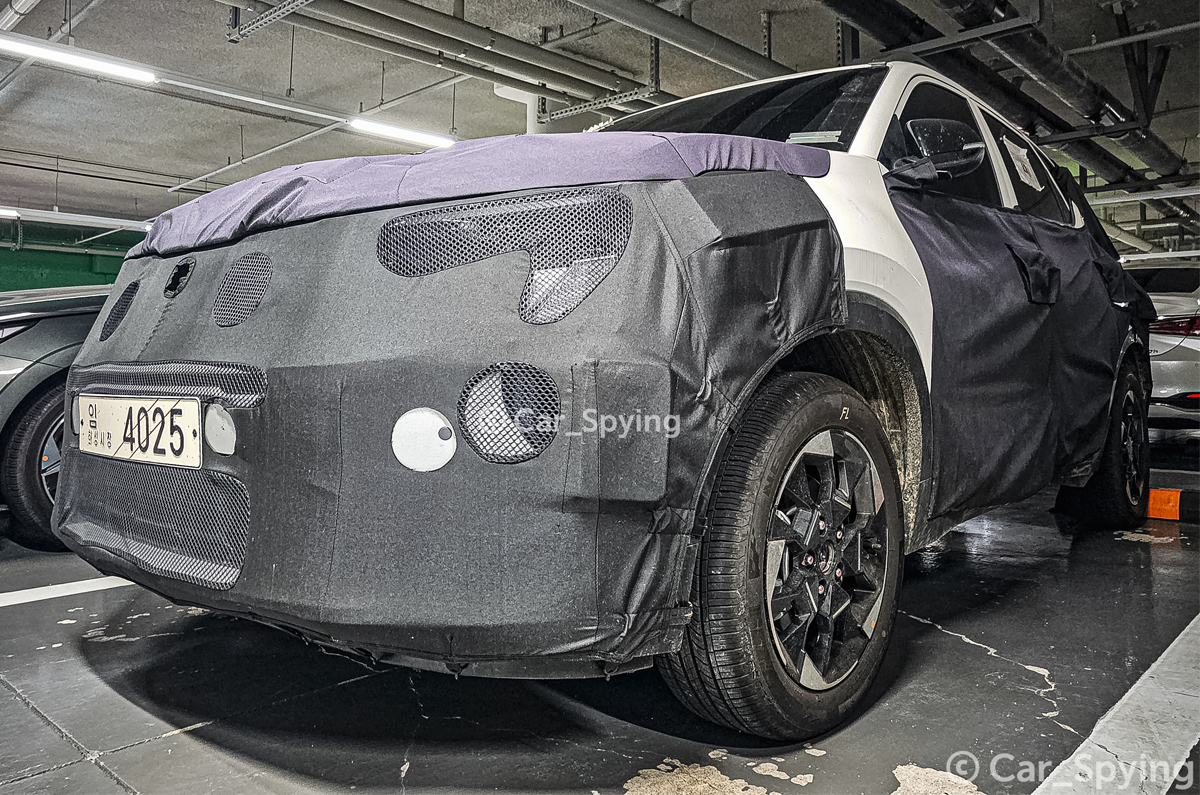 Kia Sonet facelift spied 